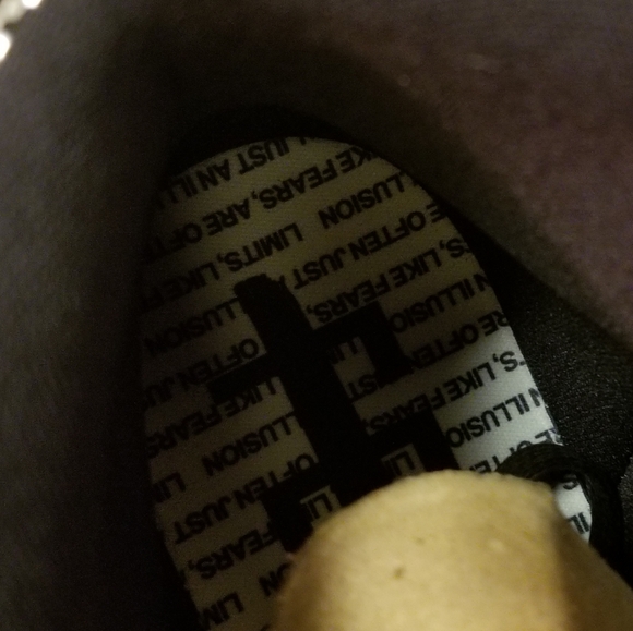 Jordan Retro 1 OG "Fearless" SIZE 9 MENS/10.5 WMNS - Picture 5 of 5